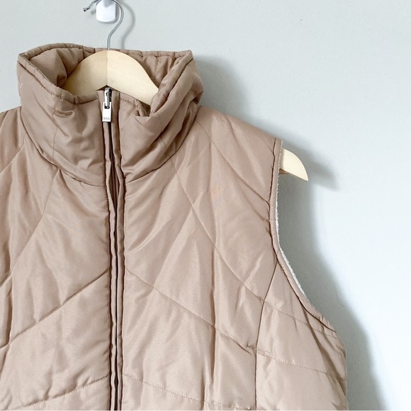 Puffer vest with sherpa lining - Picture 5 of 8